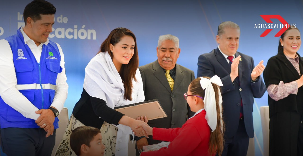 Tere Jiménez entrega 20,777 computadoras a escuelas primarias de Aguascalientes