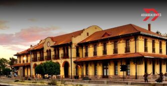 ¿Qué hacer en Aguascalientes? Visita la Plaza de las Tres Centurias y sus locomotoras históricas